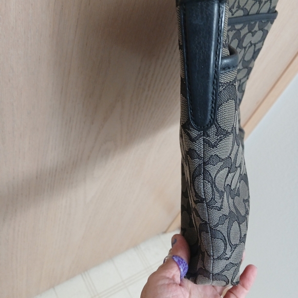 Coach Greyblack Signature Print Large Crossbody Handbag. - Picture 6 of 10